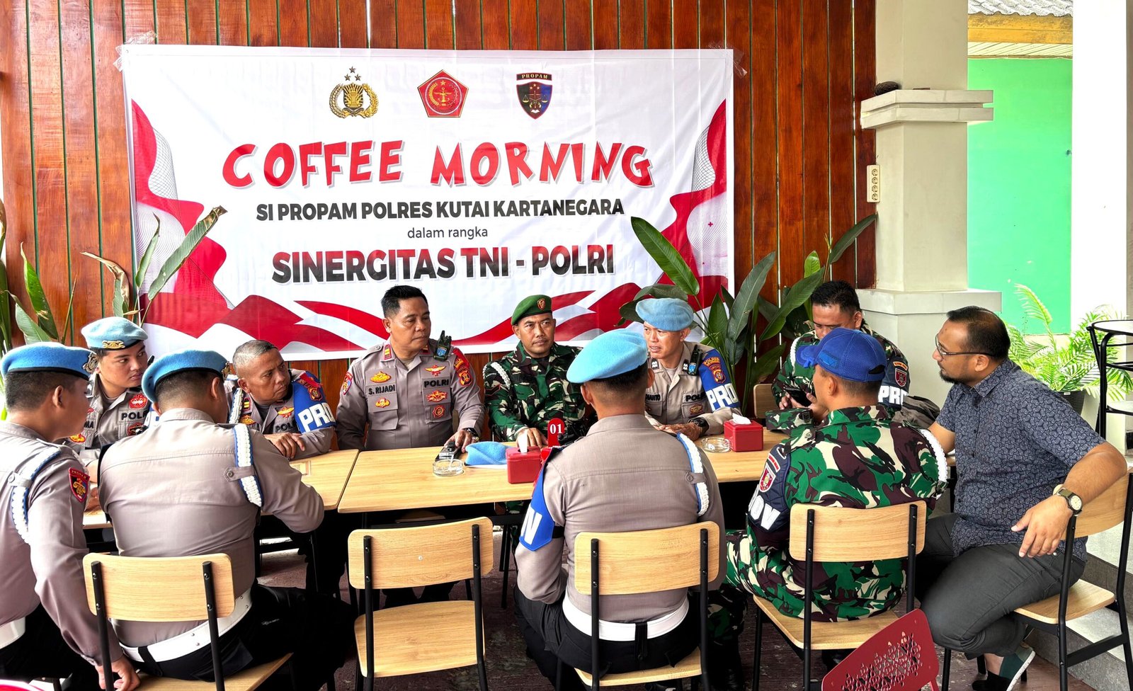 Jalin Sinergitas TNI dan Polri Tetap Kompak Anggota Kodim Lakukan Coffee Morning Bersama Anggota Provos Polres