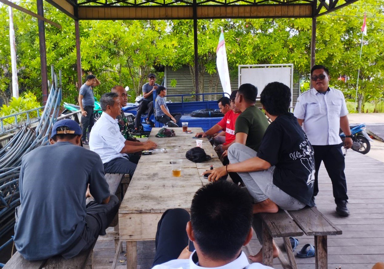 Tingkatkan Koordinasi dan Sinergi, Babinsa Muara Muntai Jalin Komsos dengan Elemen Masyarakat
