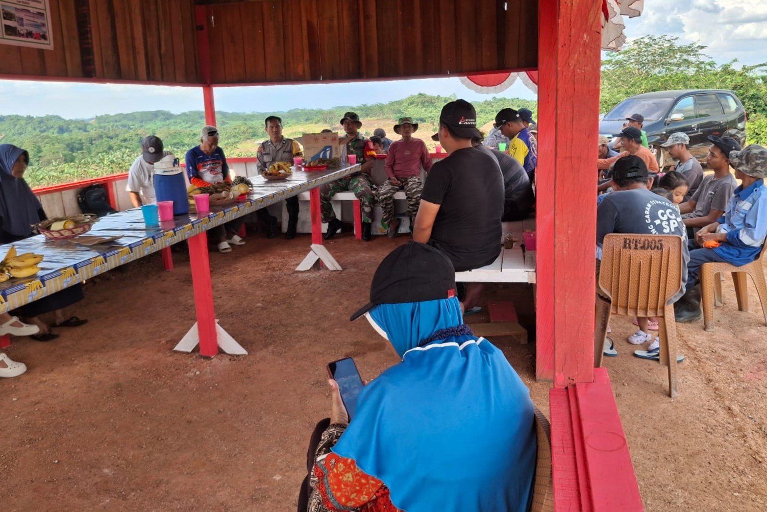 Sinergitas TNI Polri Dalam Mendukung Ketahanan Pangan, Babinsa Bersama Babinkamtibmas Hadiri Musyawarah Kelompok Tani