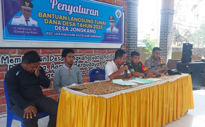 Babinsa Lakukan Pendampingan Penyaluran BLT Wujud Sinergitas Dan Kepedulian Terhadap Warga