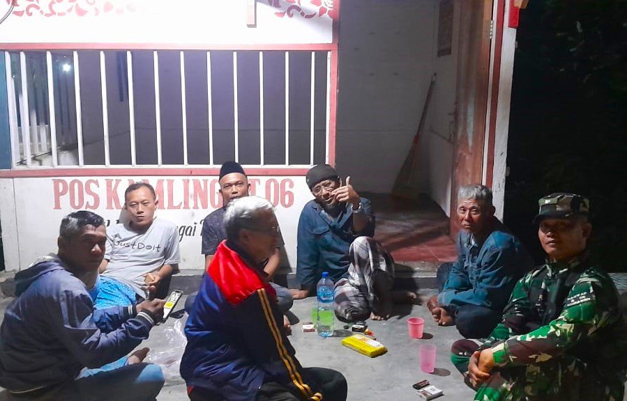 Ciptakan Lingkungan Aman pada Malam Hari, Babinsa Maluhu Gencar Sambangi Pos Kamling Ciptakan Lingkungan Aman pada Malam Hari, Babinsa Maluhu Gencar Sambangi Pos Kamling