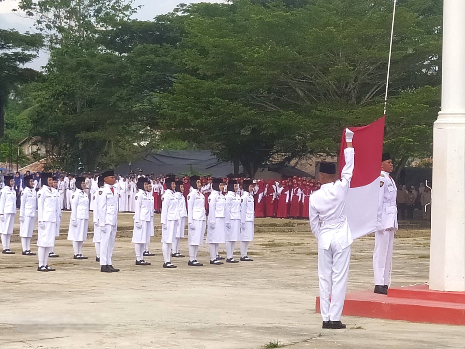 Dandim 0906/Kkr Hadiri Upacara Parade Peringatan Hari Juang Merah Putih Sanga Sanga