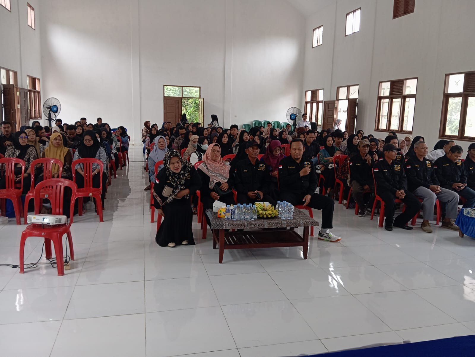 Babinsa Bukit Biru Dukung Peningkatan Kapasitas Kader Posyandu Melalui Sosialisasi Bimtek