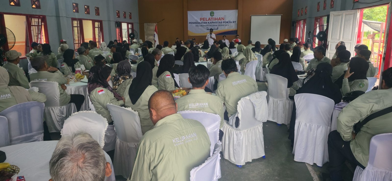 Sinergi TNI dan Masyarakat, Babinsa Menghadiri Pelatihan Peningkatan Kapasitas Pokja RT