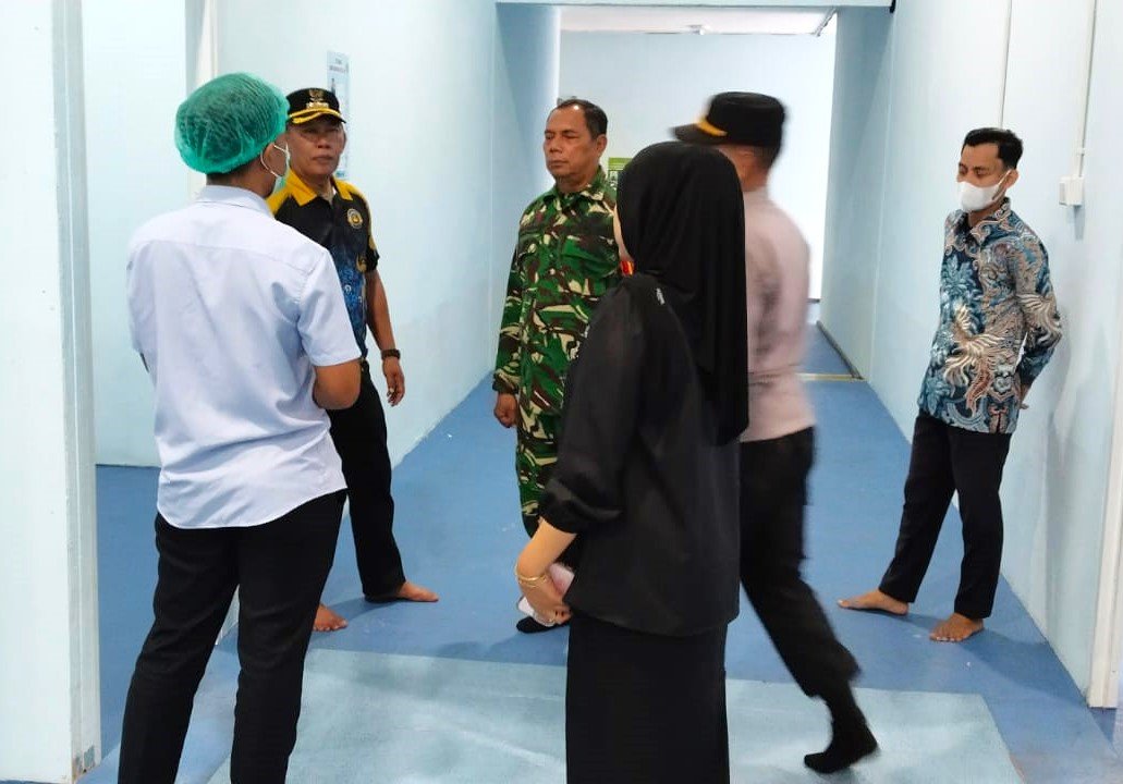 Danramil 01/Tenggarong Tinjau Standar Kebersihan dan Kelayakan Dapur MBG