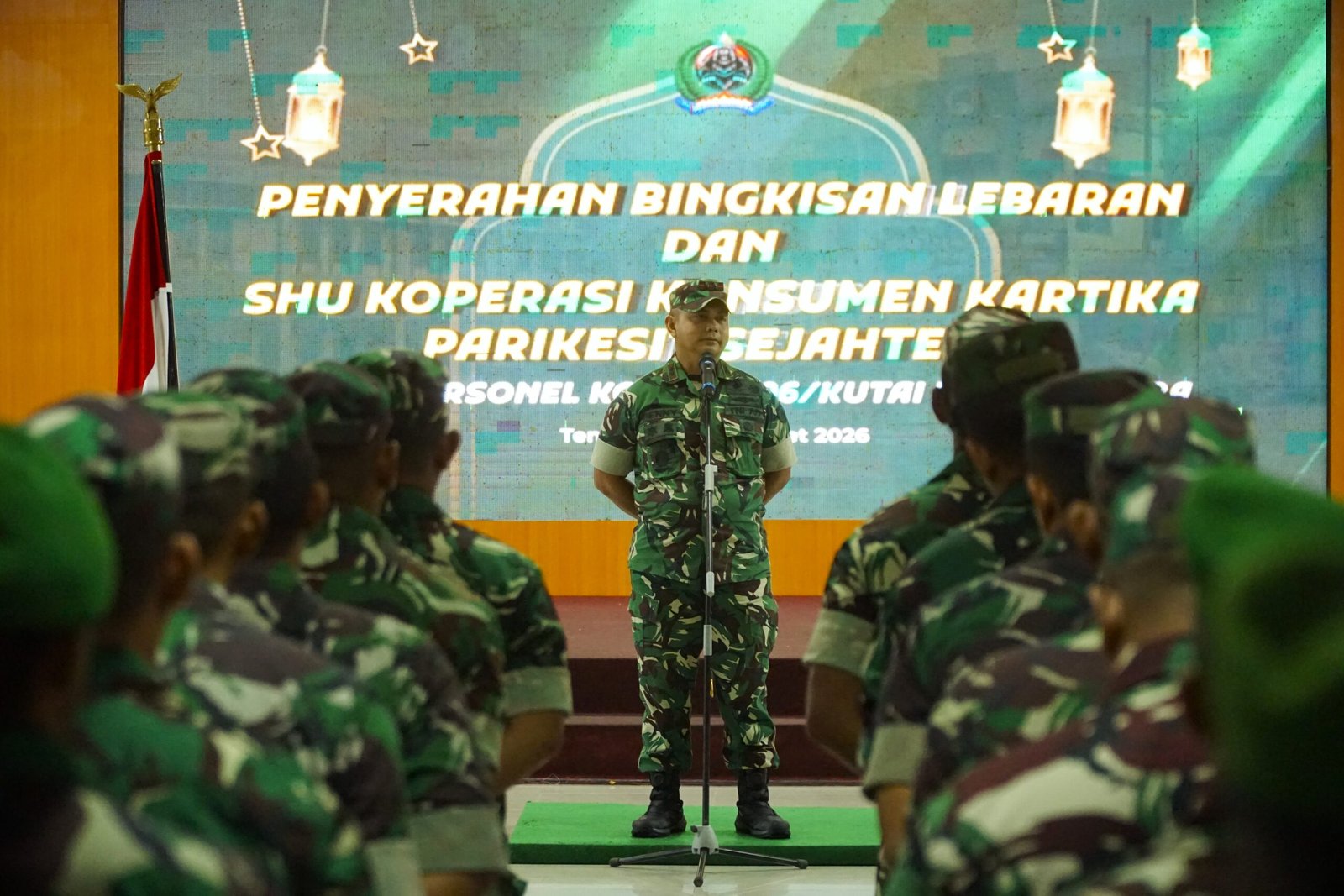 Bentuk Kepedulian Satuan, Dandim Kukar Serahkan Bingkisan Lebaran dan SHU Koperasi