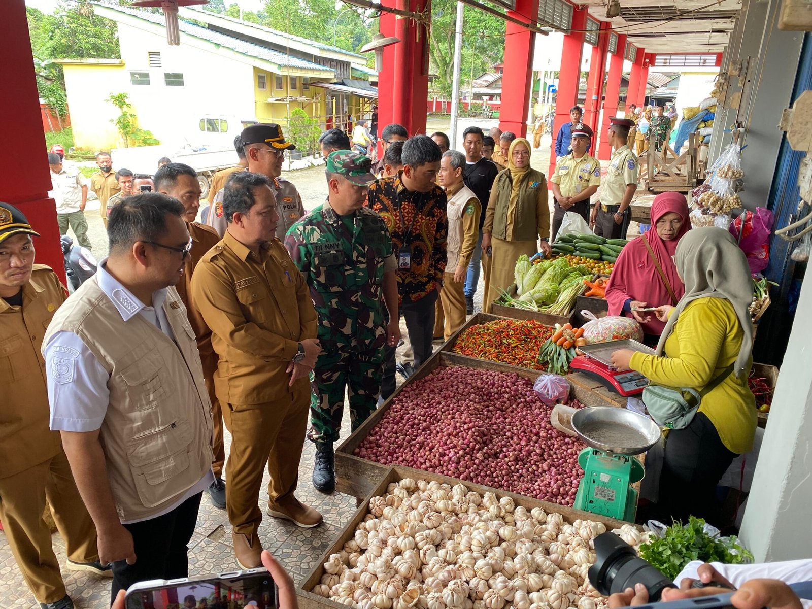 Dandim 0906/Kkr Bersama Forkopimda Pantau Distribusi dan Ketersediaan Bahan Pokok Jelang Idul Fitri 1447 H Dandim 0906/Kkr Bersama Forkopimda Pantau Distribusi dan Ketersediaan Bahan Pokok Jelang Idul Fitri 1447 H