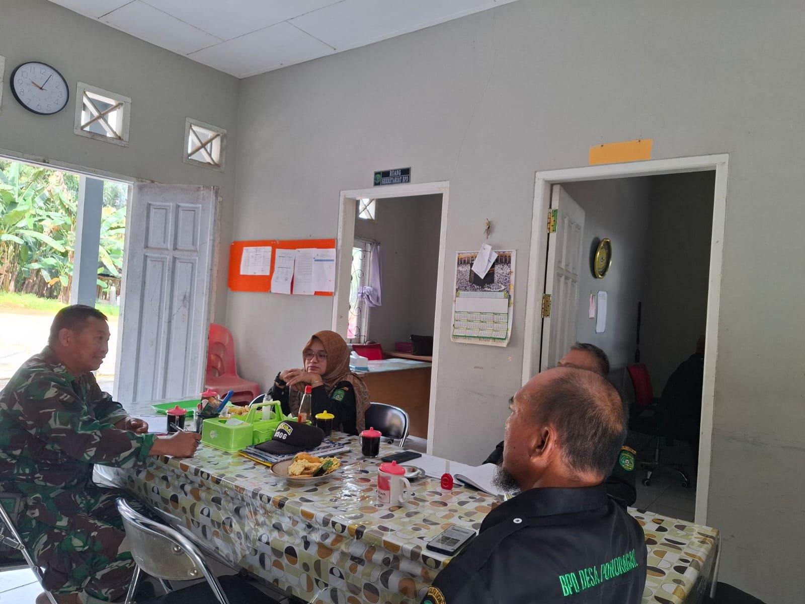 Ciptakan Lingkungan Aman, Babinsa Bersama BPD Tingkatkan Koordinasi Melalui Komsos