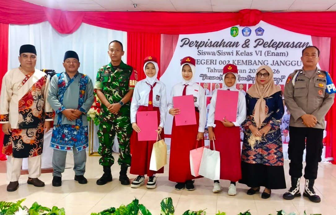 Hadiri Perpisahan dan Pelepasan Siswa, Babinsa Kembang Janggut Berikan Motivasi