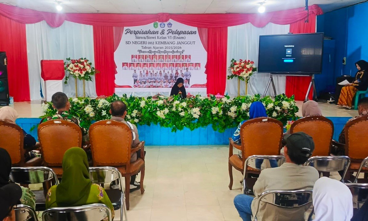 Hadiri Perpisahan dan Pelepasan Siswa, Babinsa Kembang Janggut Berikan Motivasi