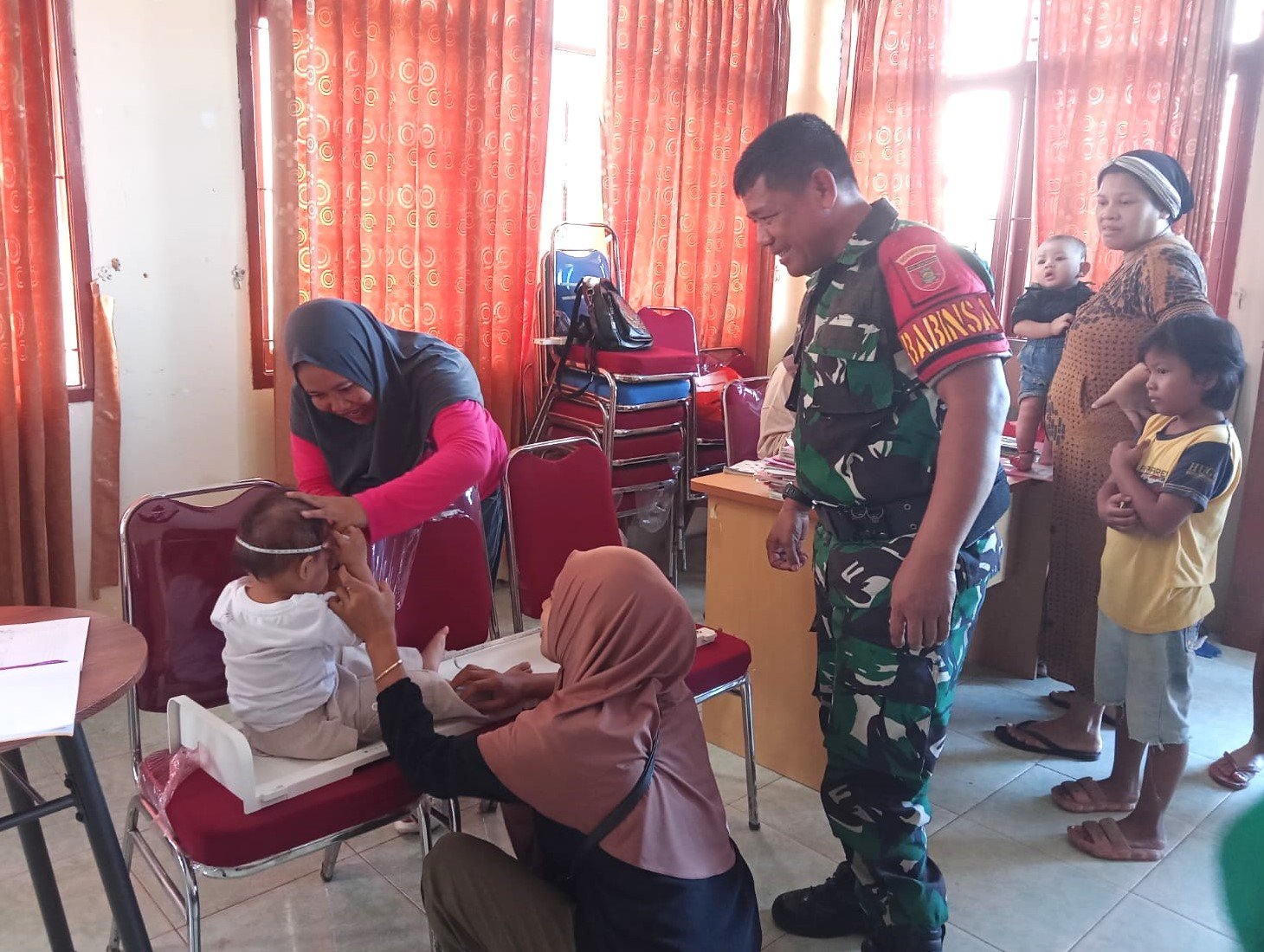 Upaya Cegah Stunting, Babinsa Hadiri dan Dampingi Kegiatan Posyandu Upaya Cegah Stunting, Babinsa Hadiri dan Dampingi Kegiatan Posyandu