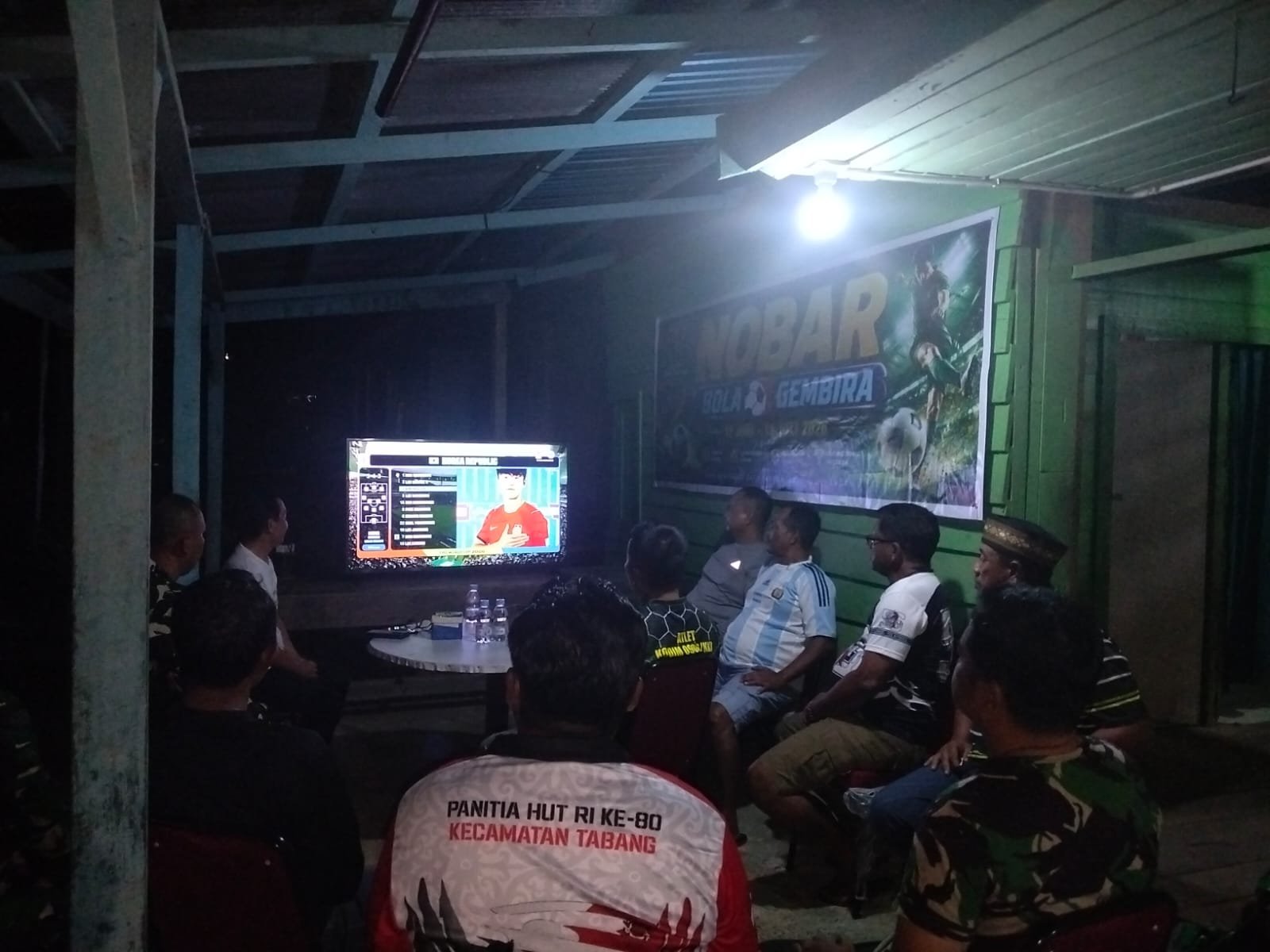 Lewat Nobar Piala Dunia, Koramil Tabang Perkuat Silaturahmi dengan Masyarakat Lewat Nobar Piala Dunia, Koramil Tabang Perkuat Silaturahmi dengan Masyarakat