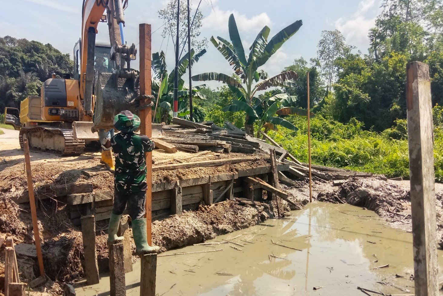 Pembangunan Jembatan Beton Merah Putih Desa Sungai Payang Permudah Akses Penghubung Antar Dusun