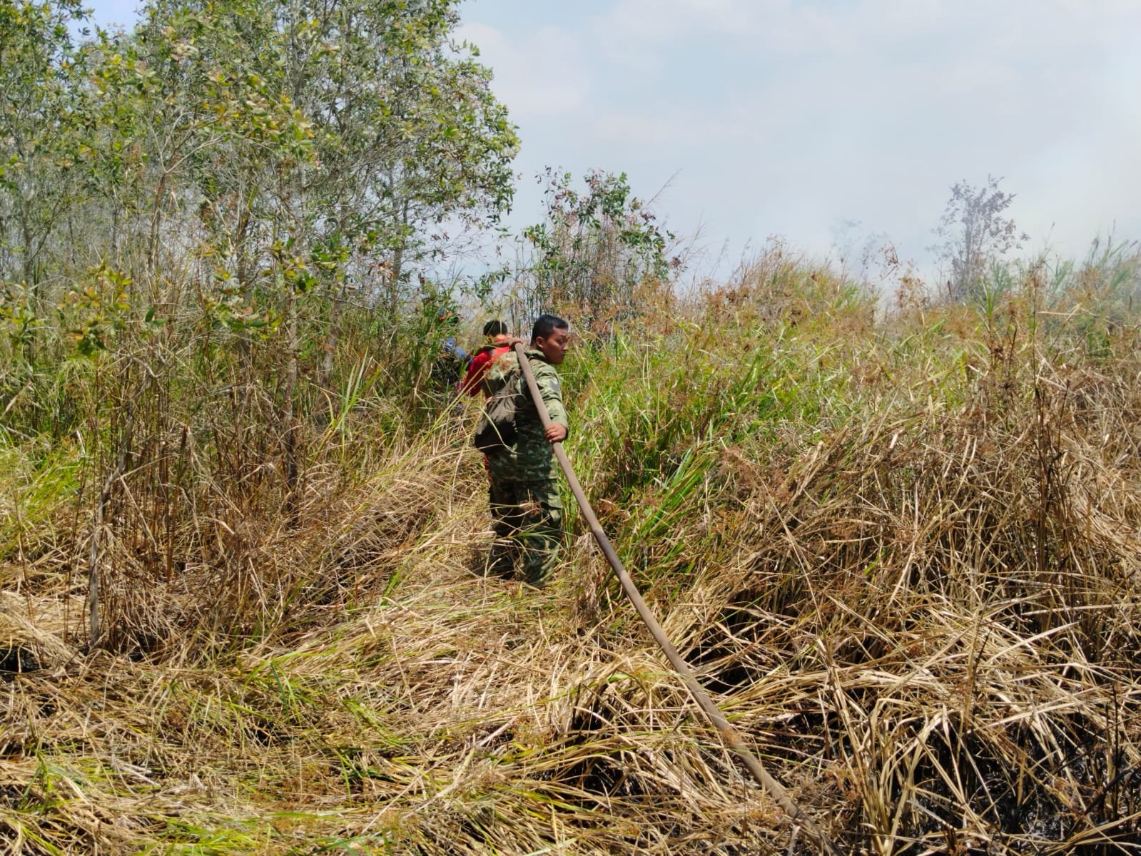 Tim Gabungan Berjuang Padamkan Karhutla di Tengah Cuaca Ekstrem