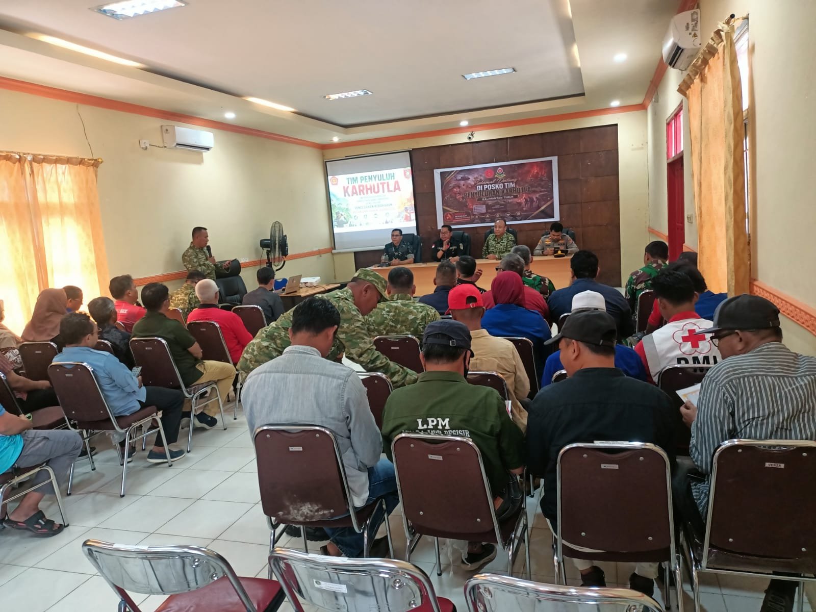 Perkuat Kesadaran Warga, Tim Penyuluh Karhutla Sesko TNI Bersama Pasis Seskot TNI Sosialisasikan Pencegahan Karhutla