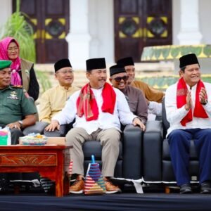 Dr.-H-Sunggono-saat-menyaksikan-pawai-taaruf-dalam-rangka-pelaksanaan-MTQ-ke-46-tingkat-Kabupaten-Kukar-2