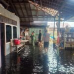 Babinsa monitoring banjir di desa binaan